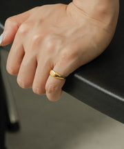 シンプルなコーデの時に重宝する存在感のあるデザイン