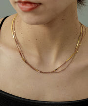 汗や水に強く変色しにくいためお風呂や温泉、海でもつけっぱなし◎