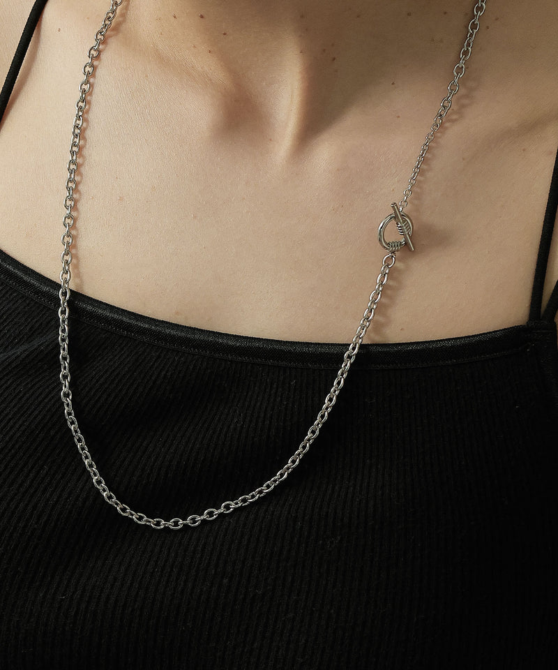 空気や汗に触れても錆びにくく熱や腐食にも強い素材