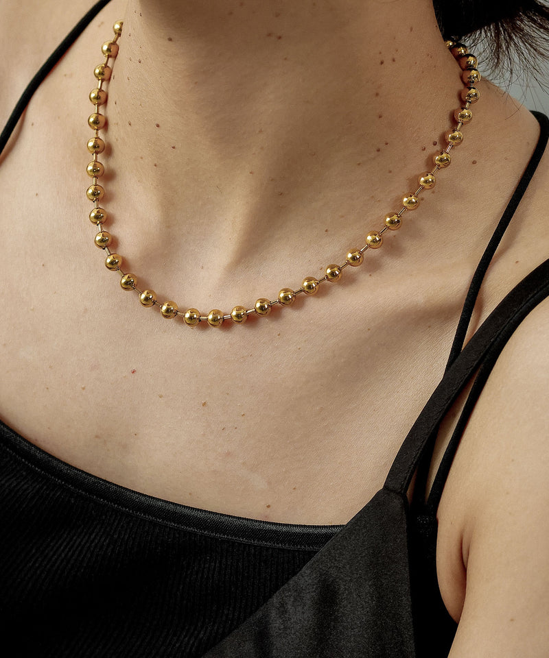 汗や水に強く変色しにくいためお風呂や温泉、海でもつけっぱなし◎