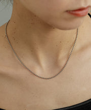 空気や汗に触れても錆びにくく熱や腐食にも強い素材