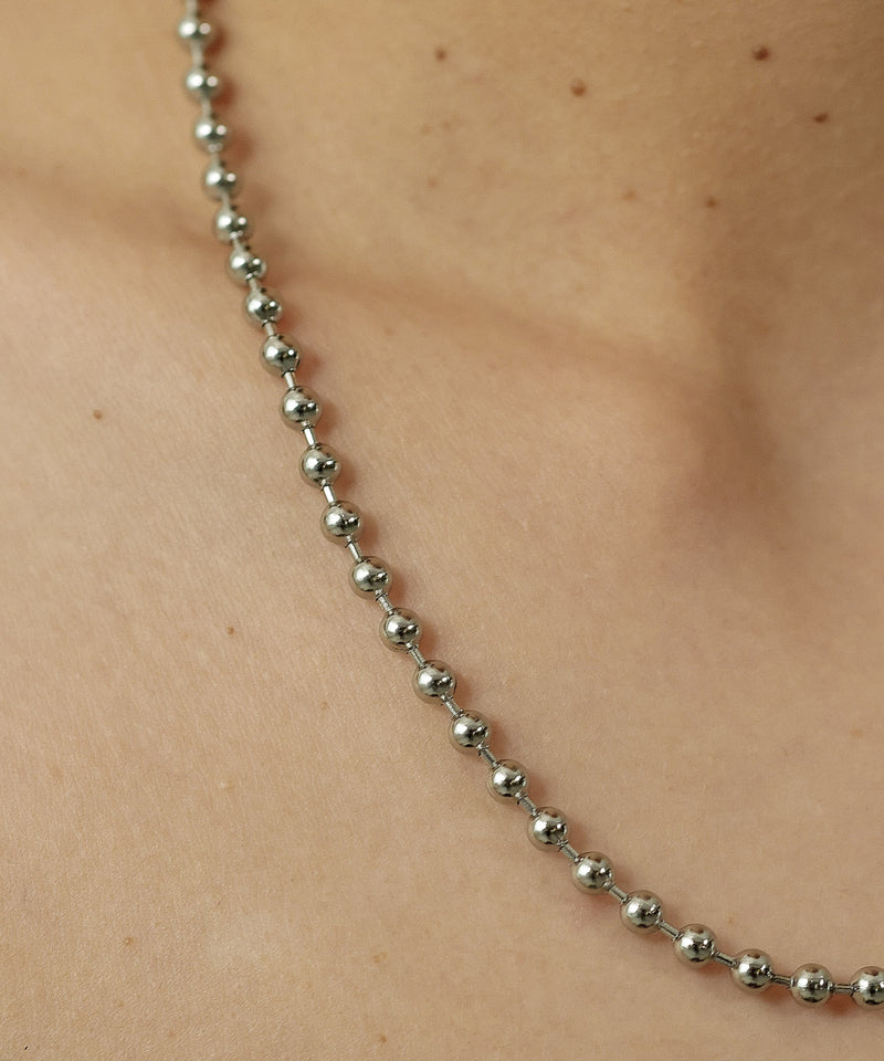 シンプルながら存在感のあるシルバーカラー