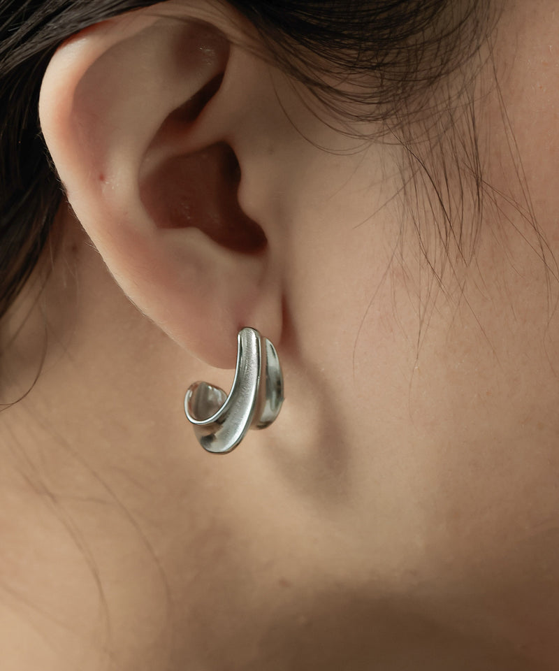 汗や水に強く変色しにくいためお風呂や温泉、海でもつけっぱなし◎