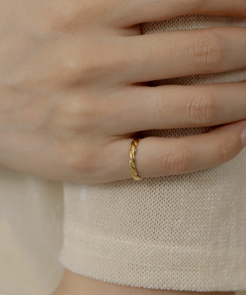 金属アレルギーを起こしにくいサージカルステンレス素材