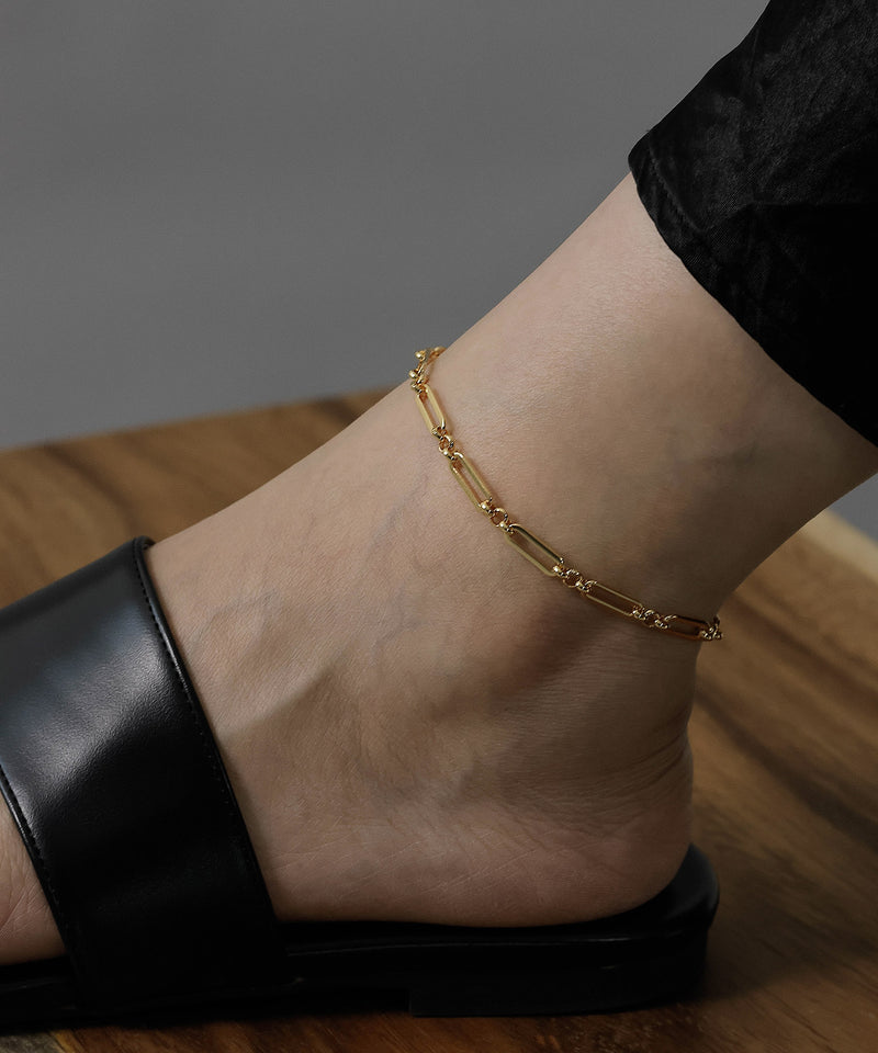 汗や水に強く変色しにくいためお風呂や温泉、海でもつけっぱなし◎