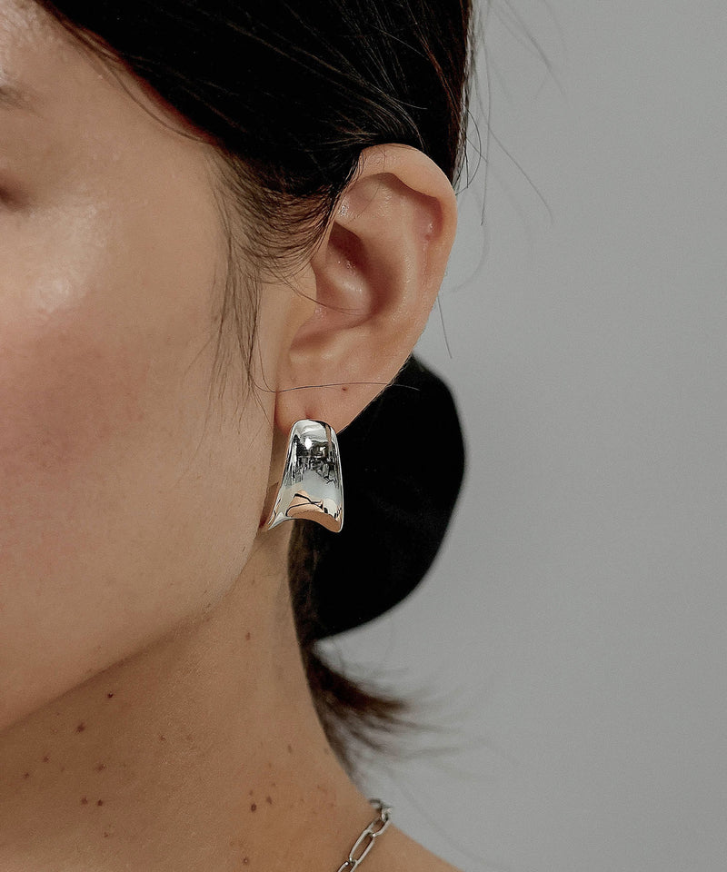 汗や水に強く変色しにくいためお風呂や温泉、海でもつけっぱなし◎