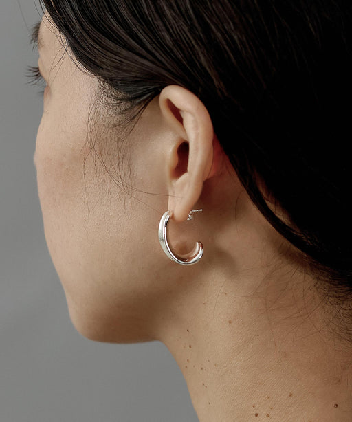 金属アレルギーを起こしにくいサージカルステンレス素材