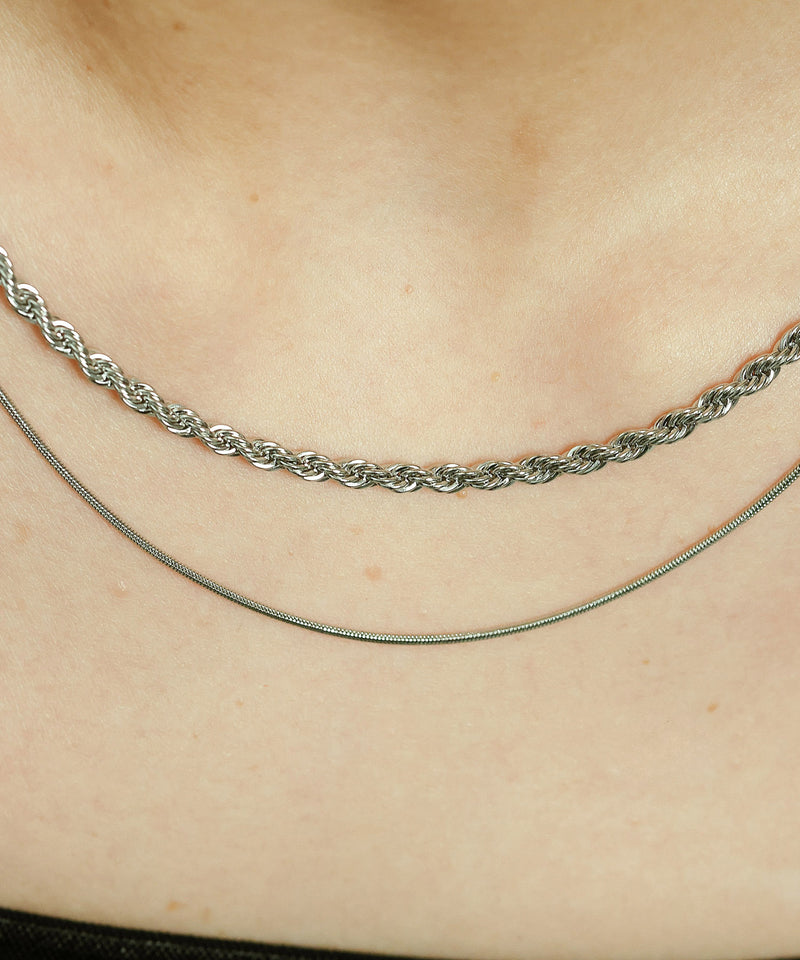 ロープチェーンとスネークチェーンの組み合わせたネックレス