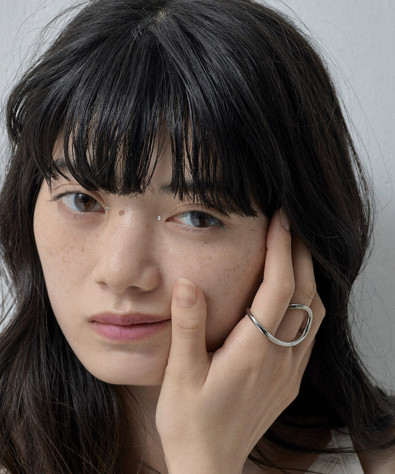 やわらかく変化するラインが、自然体の個性を感じさせる