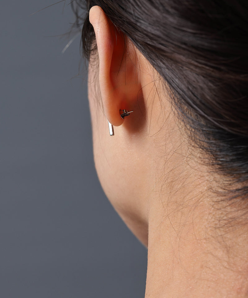 シンプルなキャッチ式ピアス