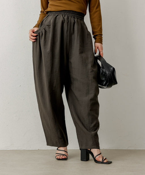 チャコールグレー<br>身長 : 161cm