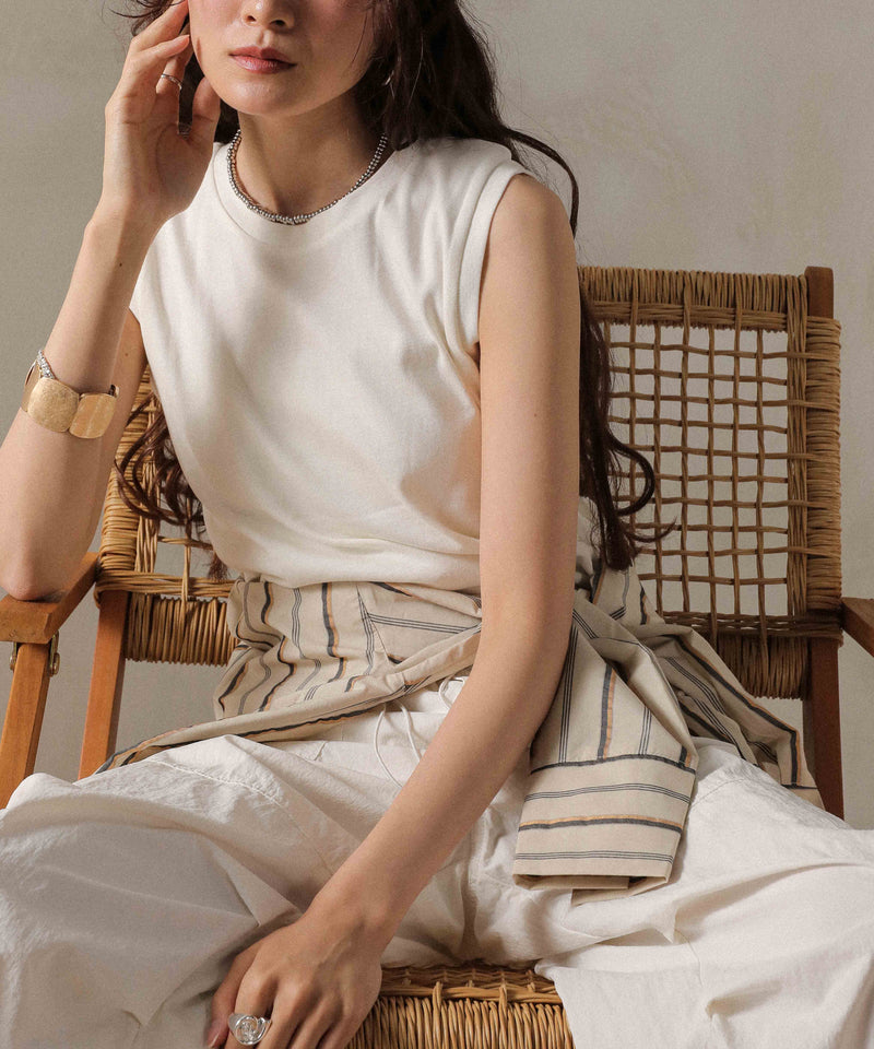 オフホワイト<br>身長 : 162cm