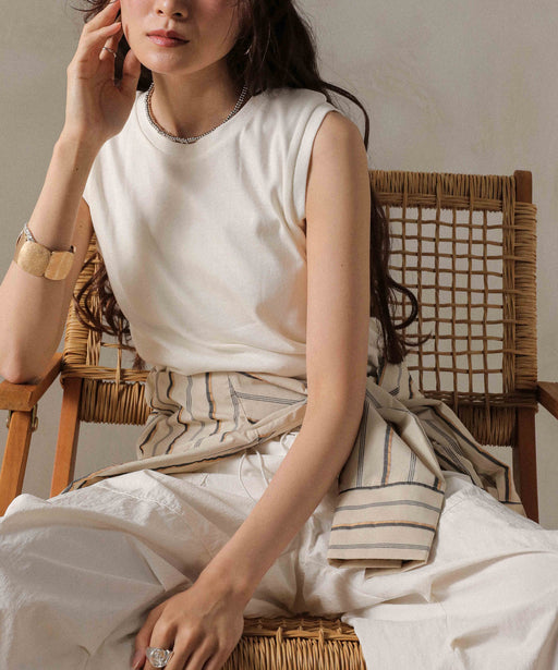 オフホワイト<br>身長 : 162cm