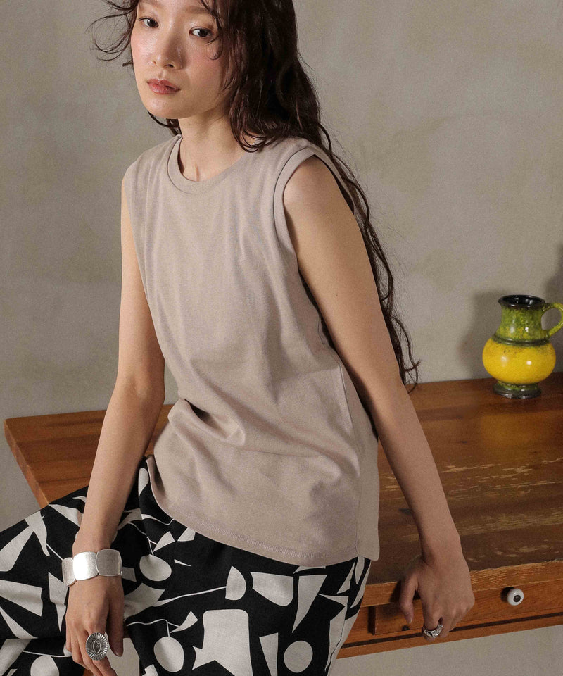 グレーベージュ<br>身長 : 162cm