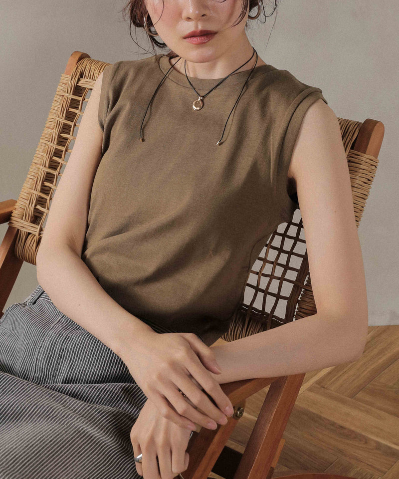 カーキ<br>身長 : 162cm