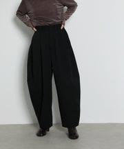 ブラック<br>身長:160cm 着用サイズ:M