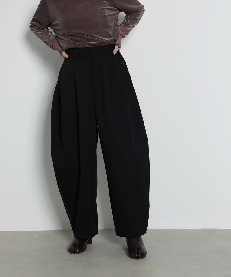 ブラック<br>身長:160cm 着用サイズ:M