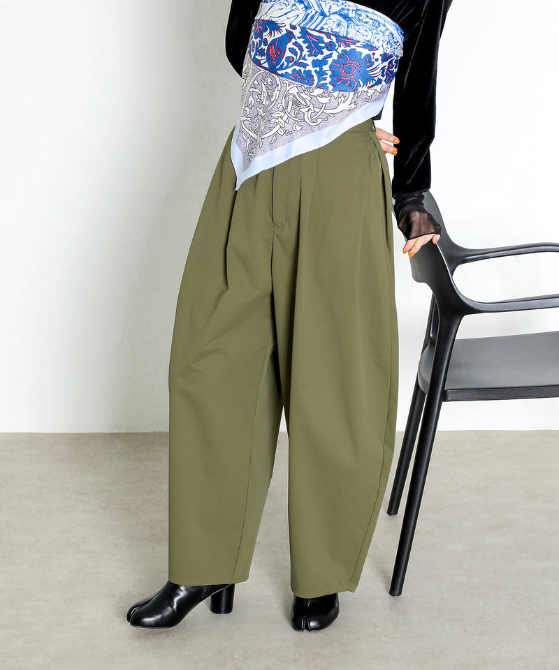 カーキ<br>身長:160cm 着用サイズ:M