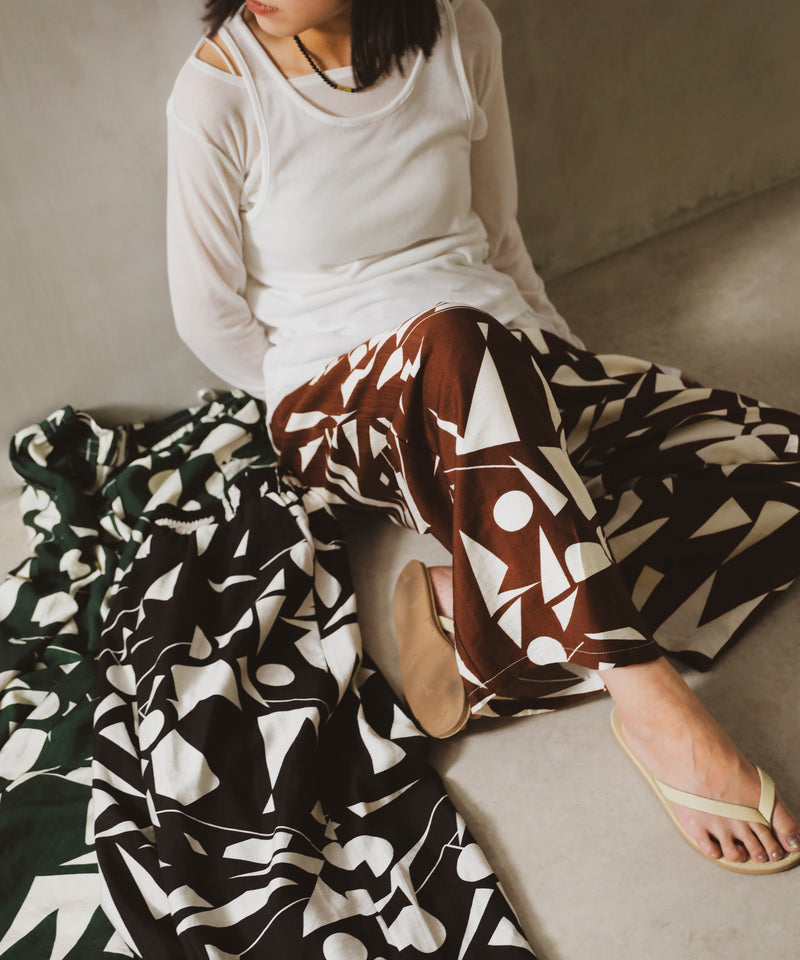 リネンタッチ 幾何学柄 イージーワイドパンツ