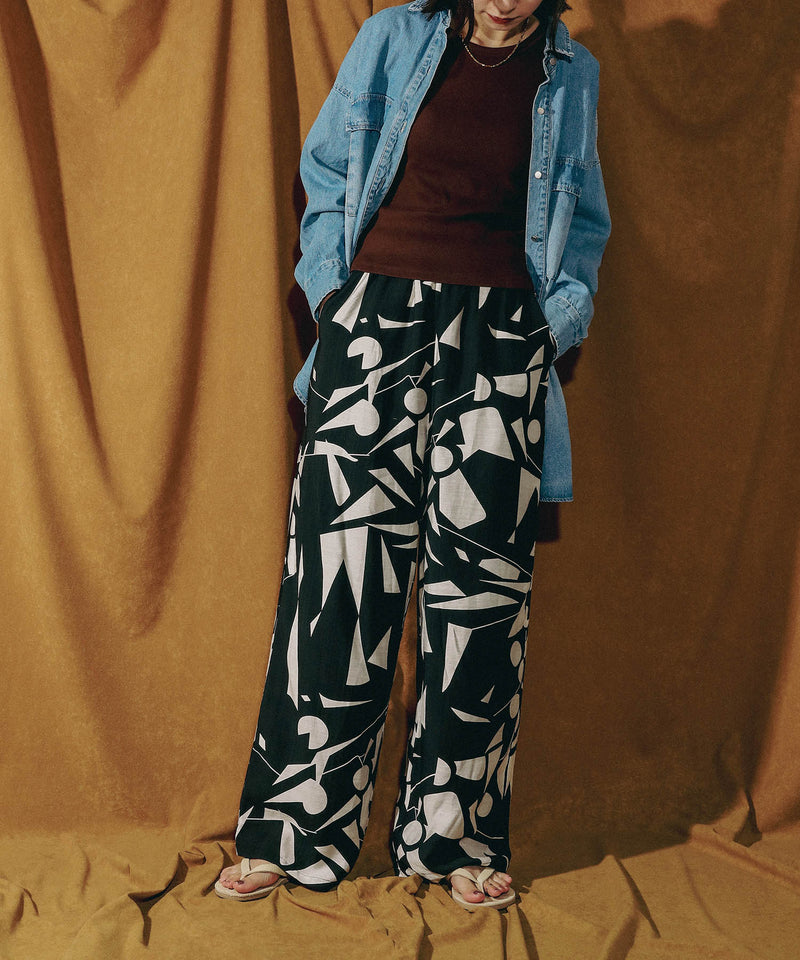 リネンタッチ 幾何学柄 イージーワイドパンツ