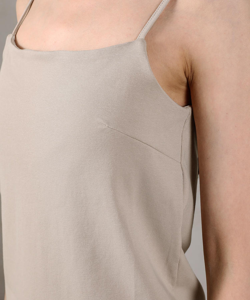 カップ付きキャミソール