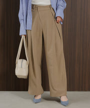 ベージュ<br>身長 : 161cm