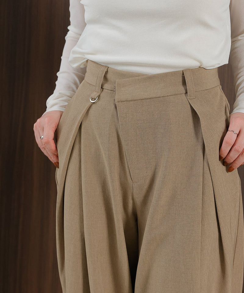 【すっきり細見えの美シルエット】アシメウエストタックパンツ