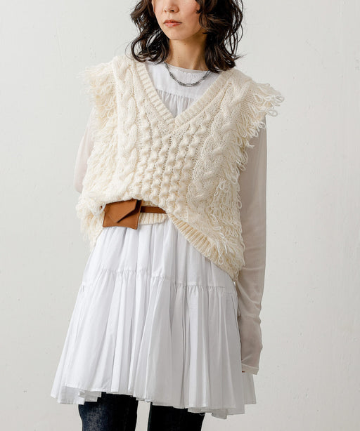 オフホワイト<br>身長:161cm