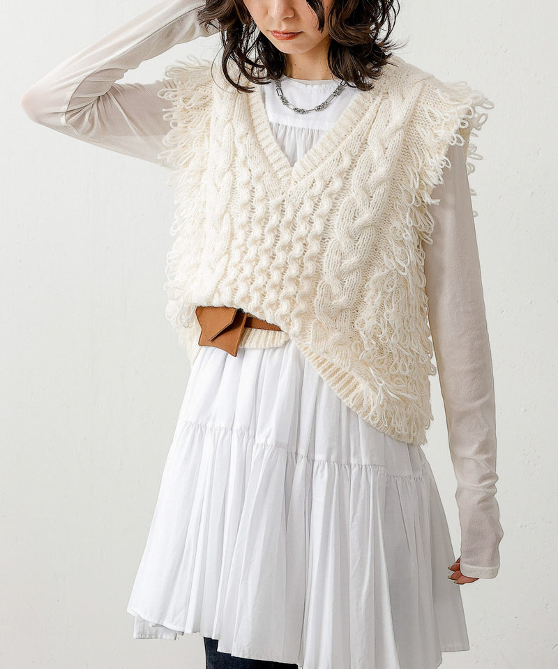 ケーブル編み ループフリンジベスト