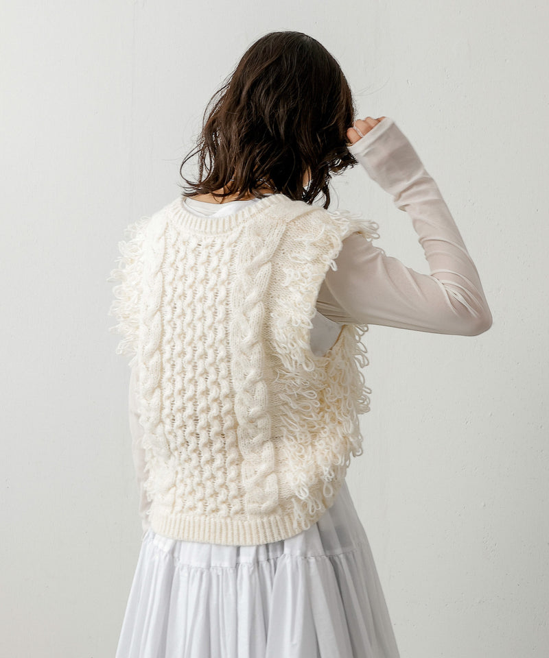 ケーブル編み ループフリンジベスト