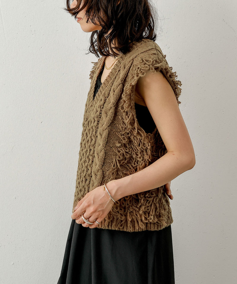 ケーブル編み ループフリンジベスト