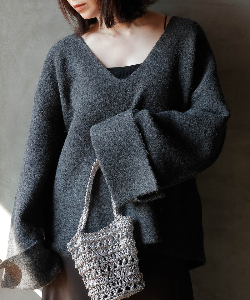 【大人の余裕とこなれ感】深Vネックワイドスリーブオーバーニット