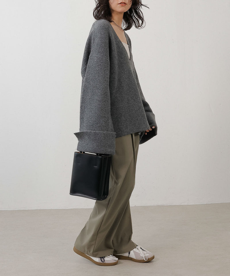 【大人の余裕とこなれ感】深Vネックワイドスリーブオーバーニット