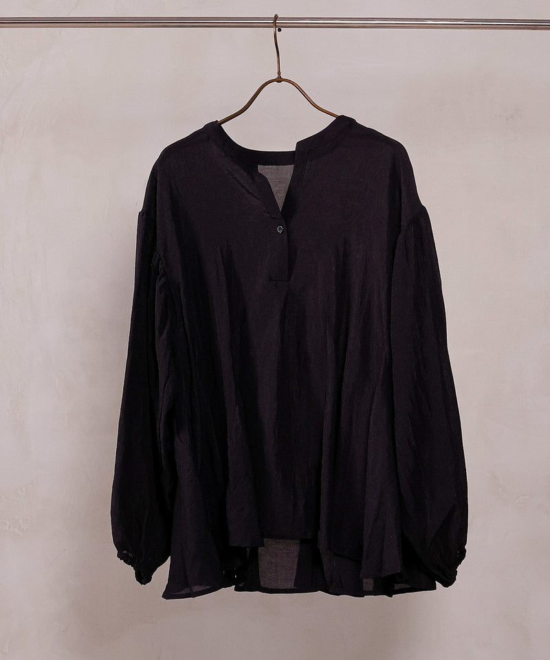 【動きで魅せるシルエット】フレアデザインブラウス