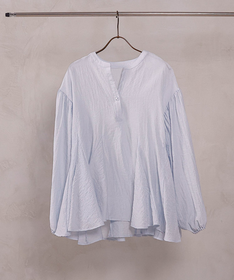 【動きで魅せるシルエット】フレアデザインブラウス