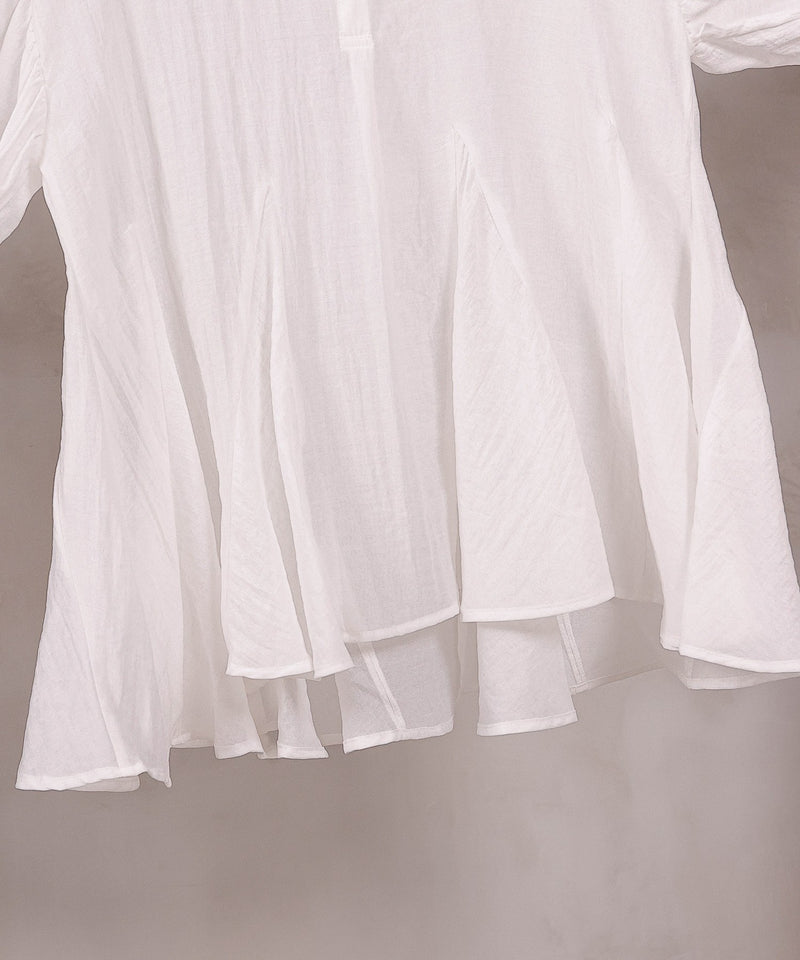 【動きで魅せるシルエット】フレアデザインブラウス