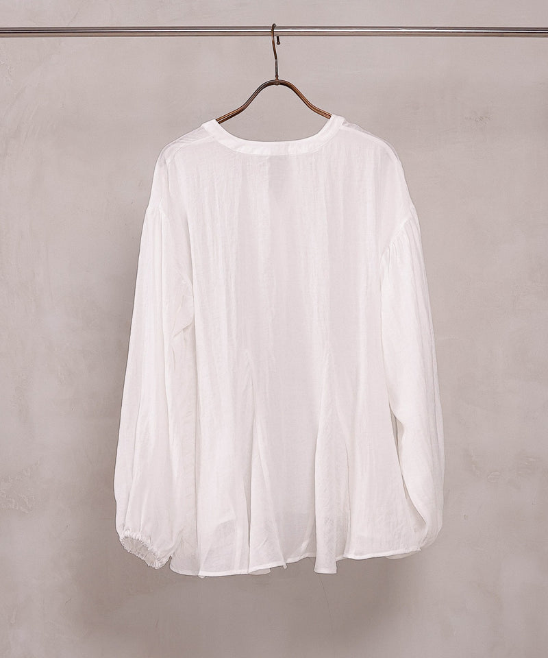 【動きで魅せるシルエット】フレアデザインブラウス