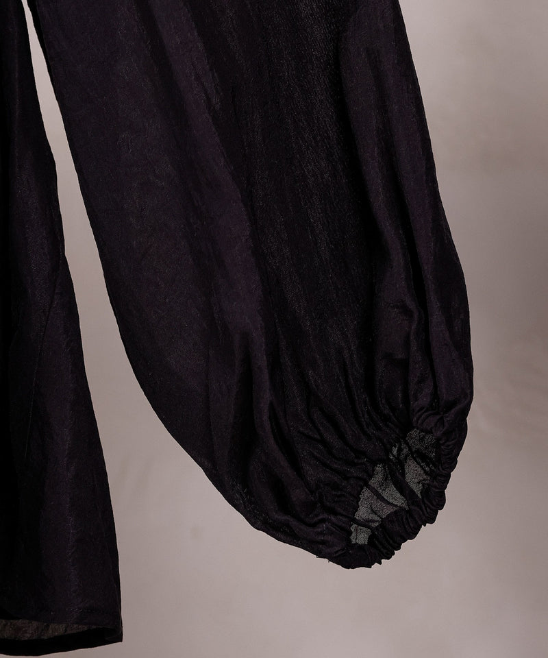 【動きで魅せるシルエット】フレアデザインブラウス