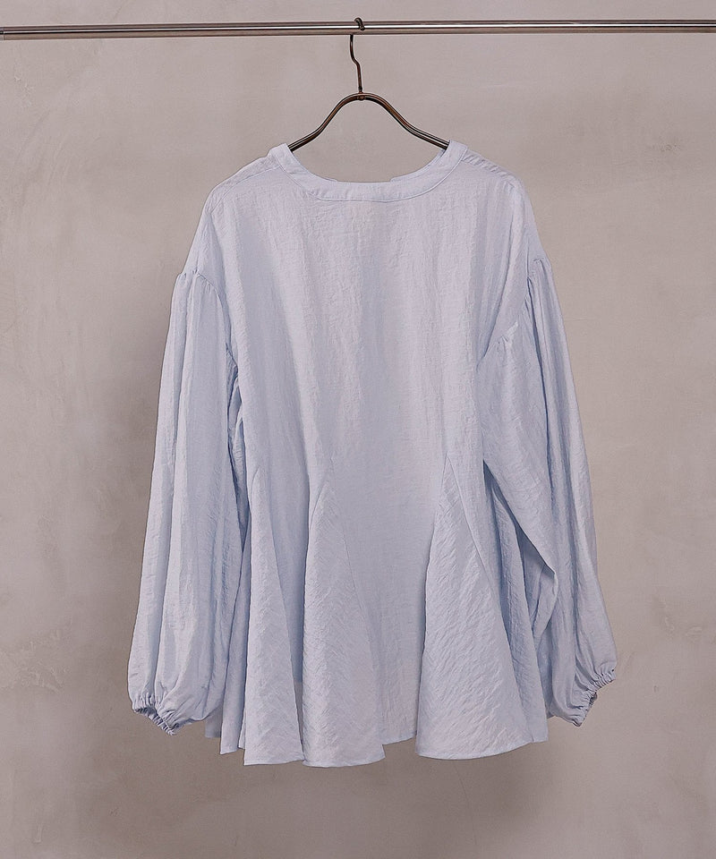 【動きで魅せるシルエット】フレアデザインブラウス