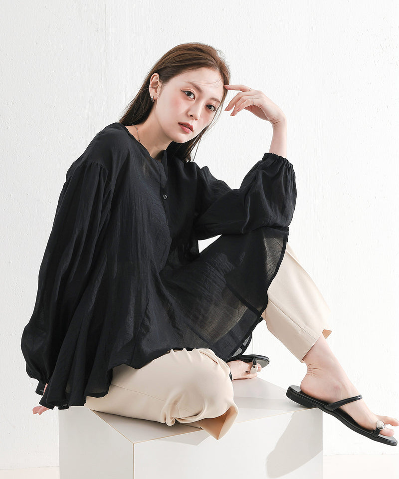 【動きで魅せるシルエット】フレアデザインブラウス