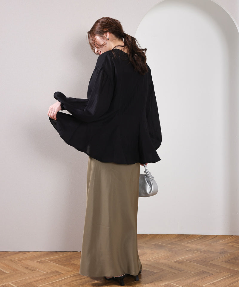 【動きで魅せるシルエット】フレアデザインブラウス