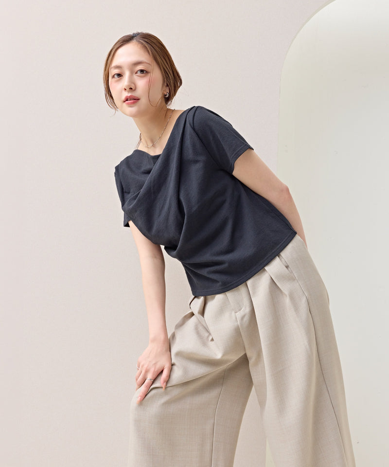 【ヘルシーな色気を纏う】ドレープデザイン半袖Tシャツ