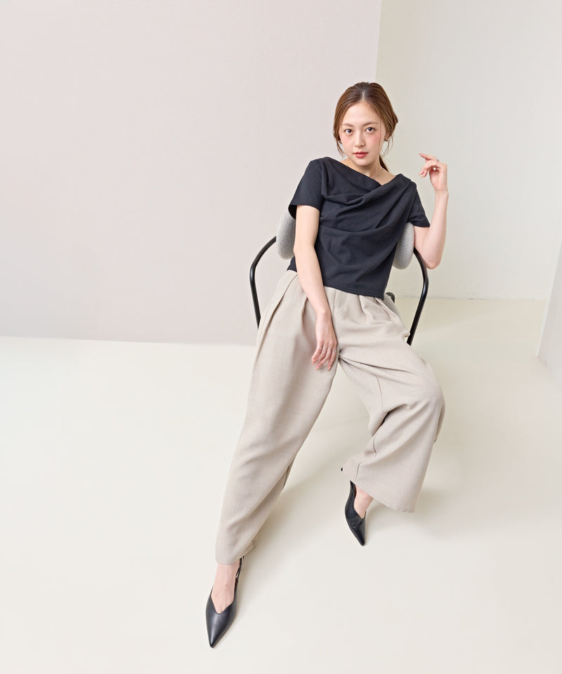 【ヘルシーな色気を纏う】ドレープデザイン半袖Tシャツ