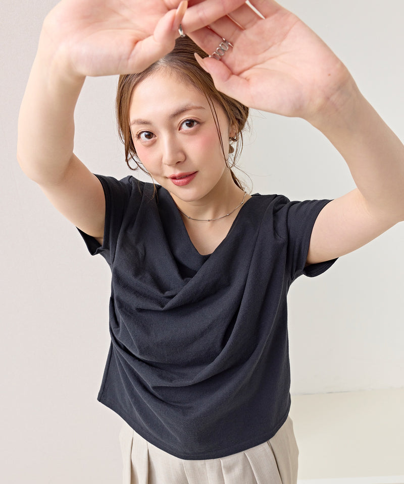 【ヘルシーな色気を纏う】ドレープデザイン半袖Tシャツ