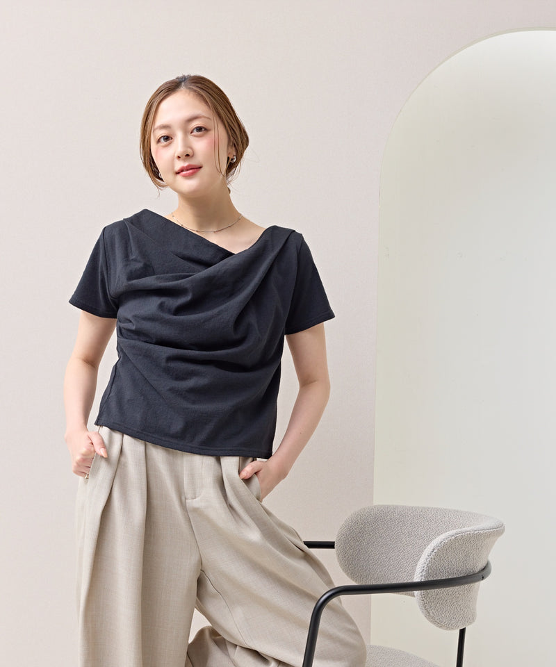 【ヘルシーな色気を纏う】ドレープデザイン半袖Tシャツ