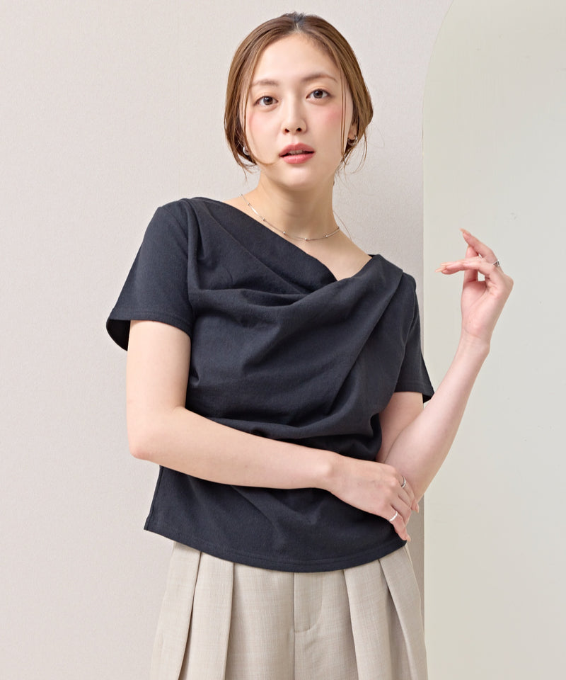 【ヘルシーな色気を纏う】ドレープデザイン半袖Tシャツ
