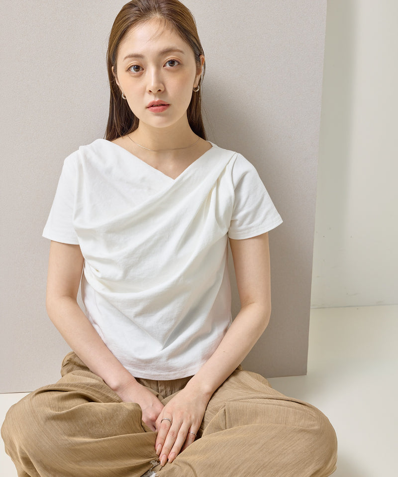 【ヘルシーな色気を纏う】ドレープデザイン半袖Tシャツ