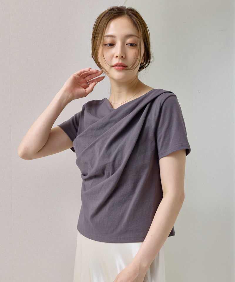 【ヘルシーな色気を纏う】ドレープデザイン半袖Tシャツ