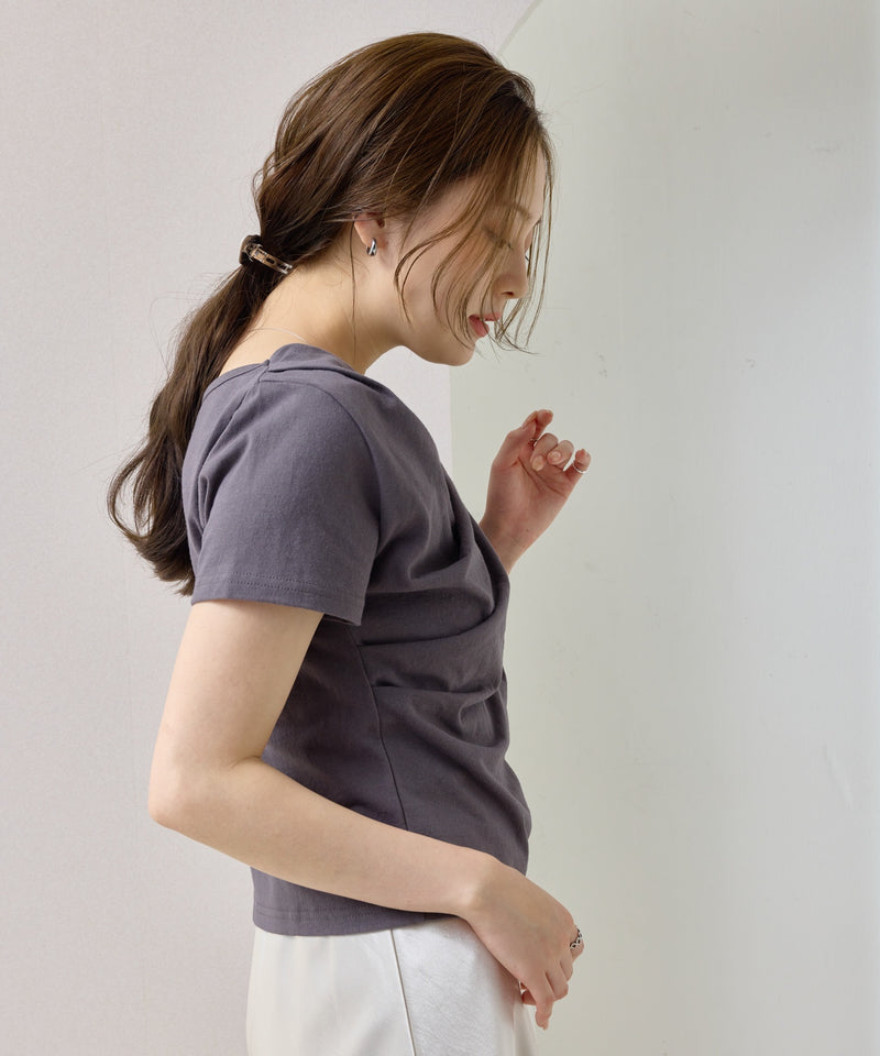 【ヘルシーな色気を纏う】ドレープデザイン半袖Tシャツ