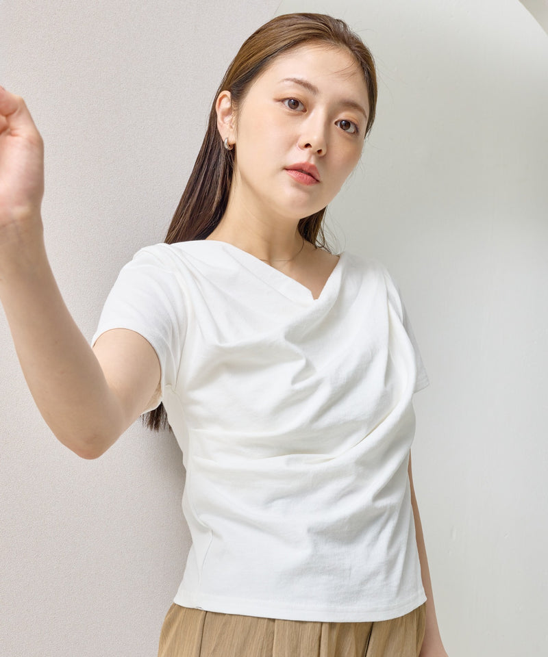 【ヘルシーな色気を纏う】ドレープデザイン半袖Tシャツ